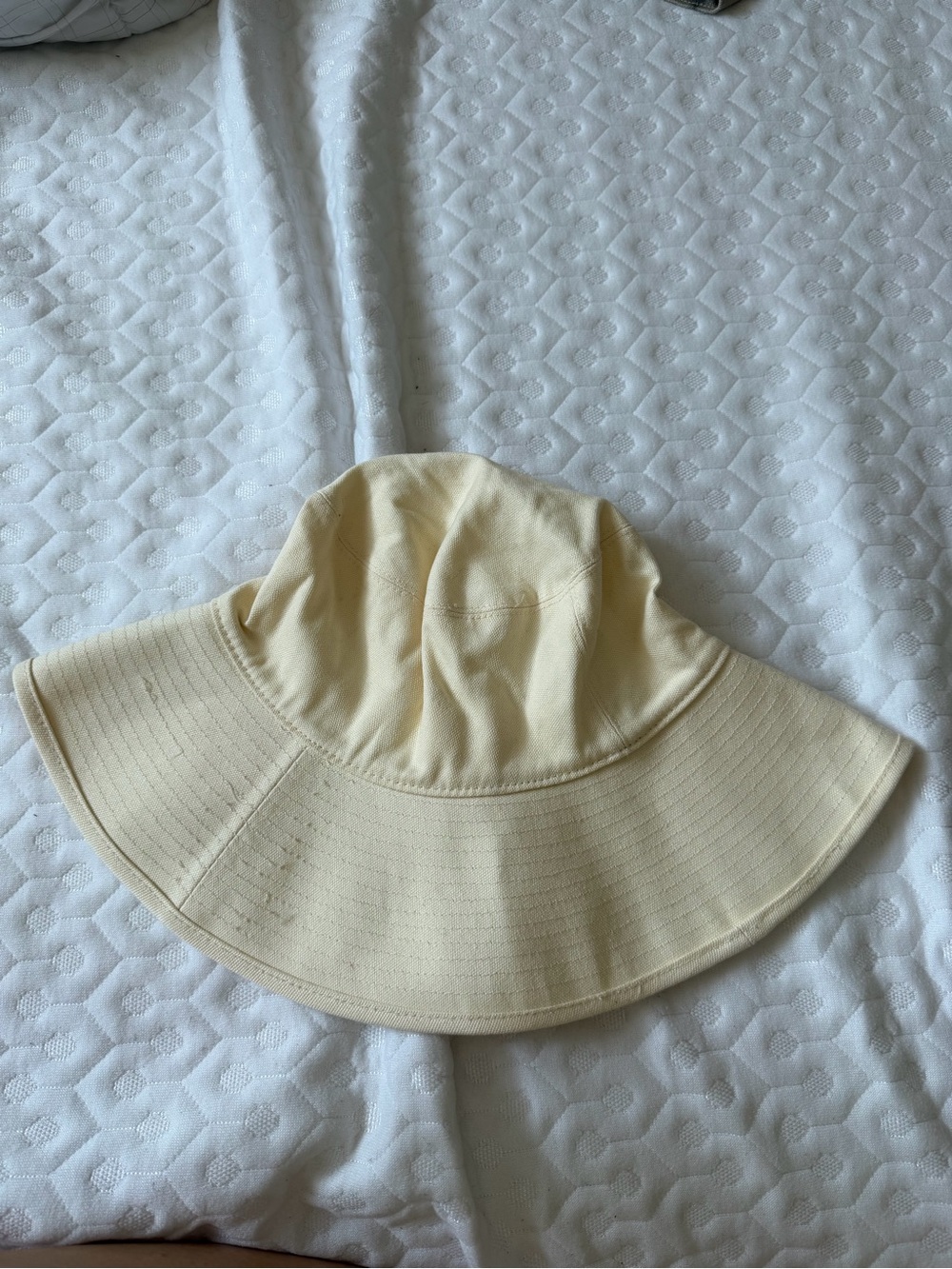 Women’s Cream Wide-Brim Sun Hat Wilfred memory